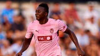 Problemas para Corberán: Sadiq se cae de la pretemporada del Valencia por lesión