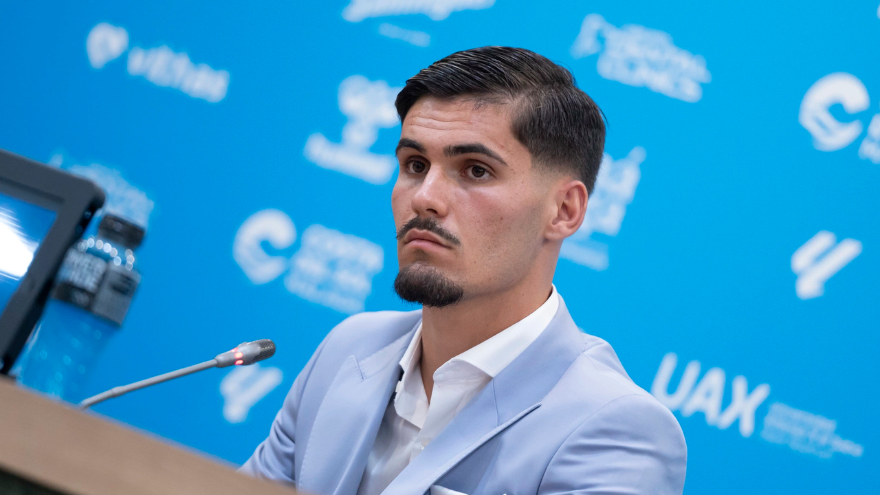 El Málaga apuesta por el futuro con Chupe: "Estoy donde quiero estar"