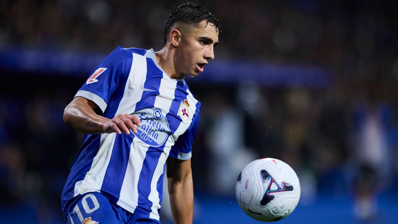 El consejo de Valerón, mito del Deportivo, a Yeremay: "Me gusta más tirado a la izquierda, como me gustaba jugar a mí"