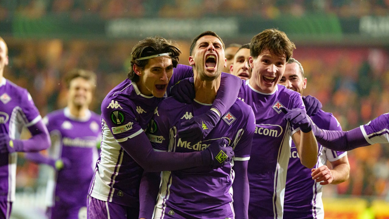 Así queda la Conference League tras la victoria de la Fiorentina y la derrota del AZ Alkmaar en los playoff de la competición europea