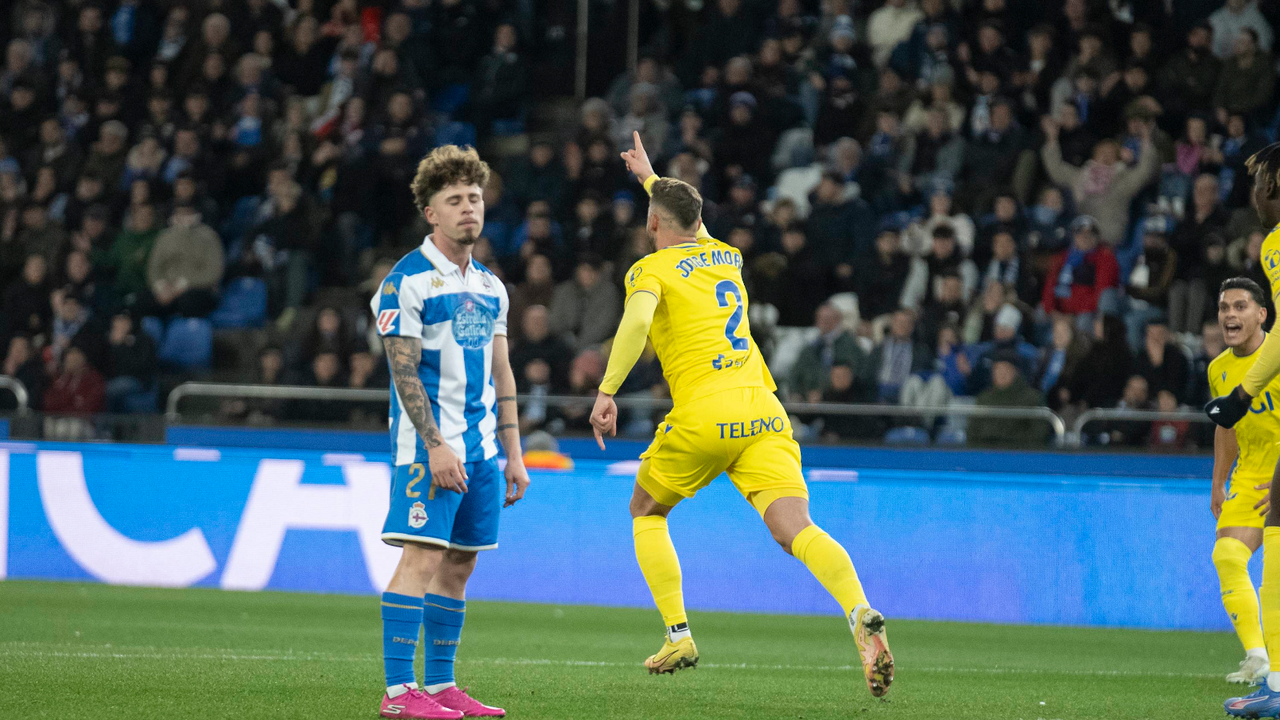 El tropiezo de Deportivo de La Coruña y Racing de Santander da alas a Castellón, Ceuta y Las Palmas