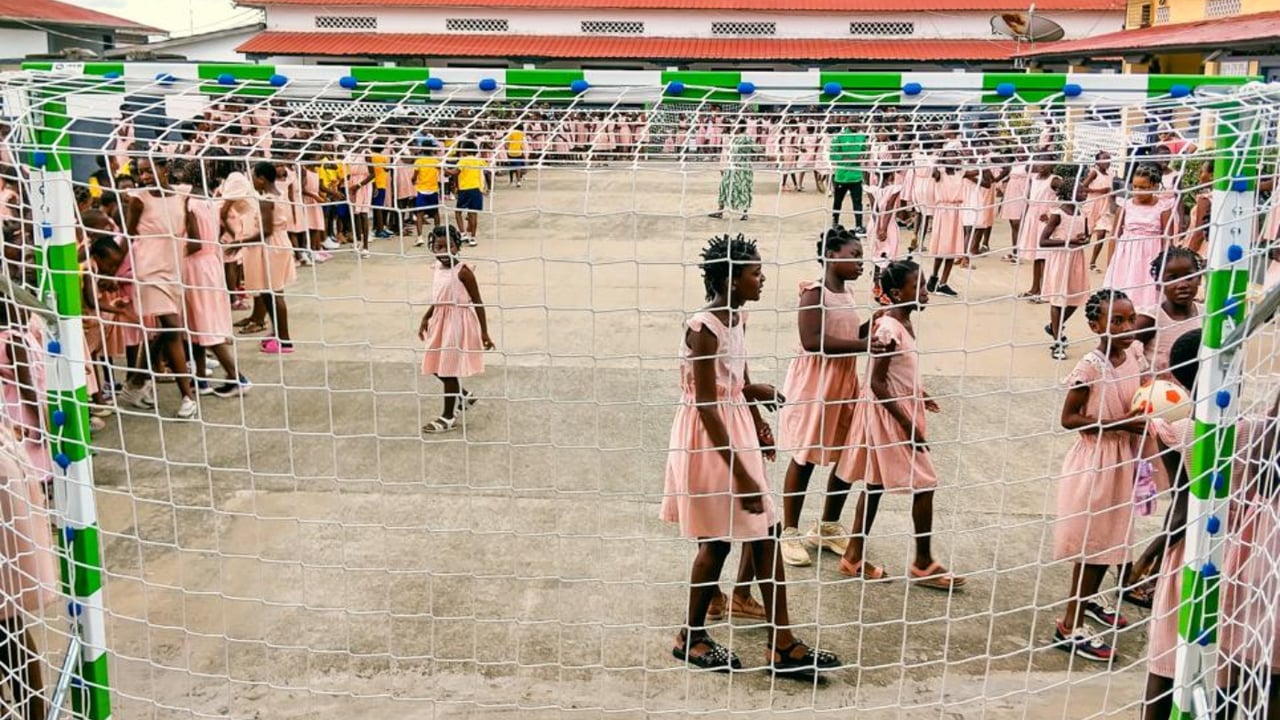 El Betis reafirma su "compromiso con la infancia" y la "transmisión de valores": verdiblancos senderos de gol en Guinea Ecuatorial