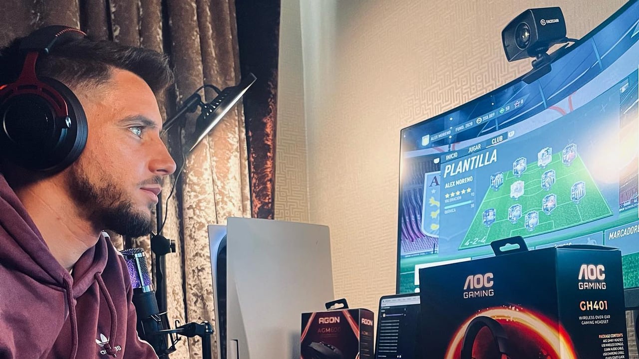 Álex Moreno bendice a su sucesor en el Betis