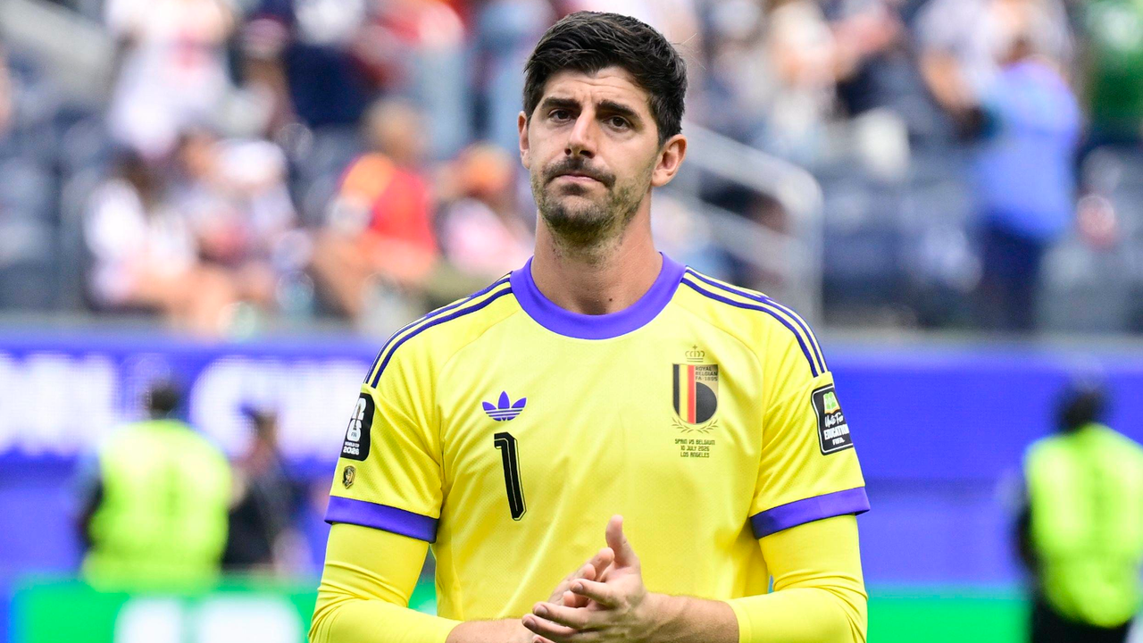 Courtois, destrozado por la lesión y la derrota frente a España, no descarta la retirada de la selección