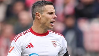 La renovación de Azpilicueta, en peligro por sus lesiones en el Sevilla
