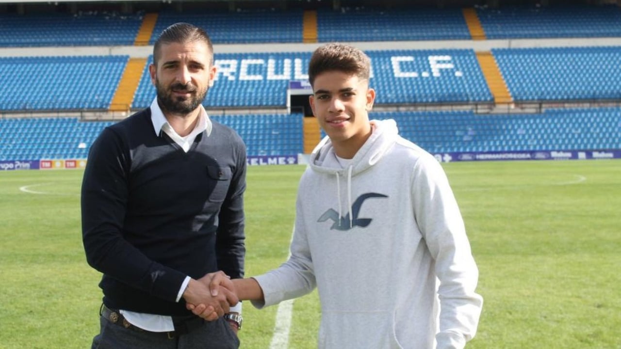 De niño travieso en un barrio pobre a estrella del Betis: "Le faltaba disciplina", explica Jesús Muñoz, el técnico que hizo debutar a Abde con 18 años