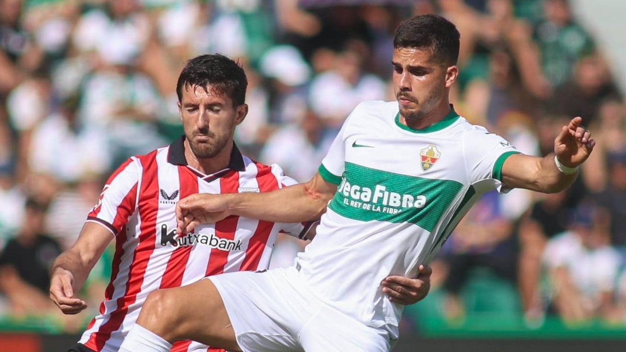 Desvelada la conversación del VAR por la roja a Vivian: "Hay una mano"