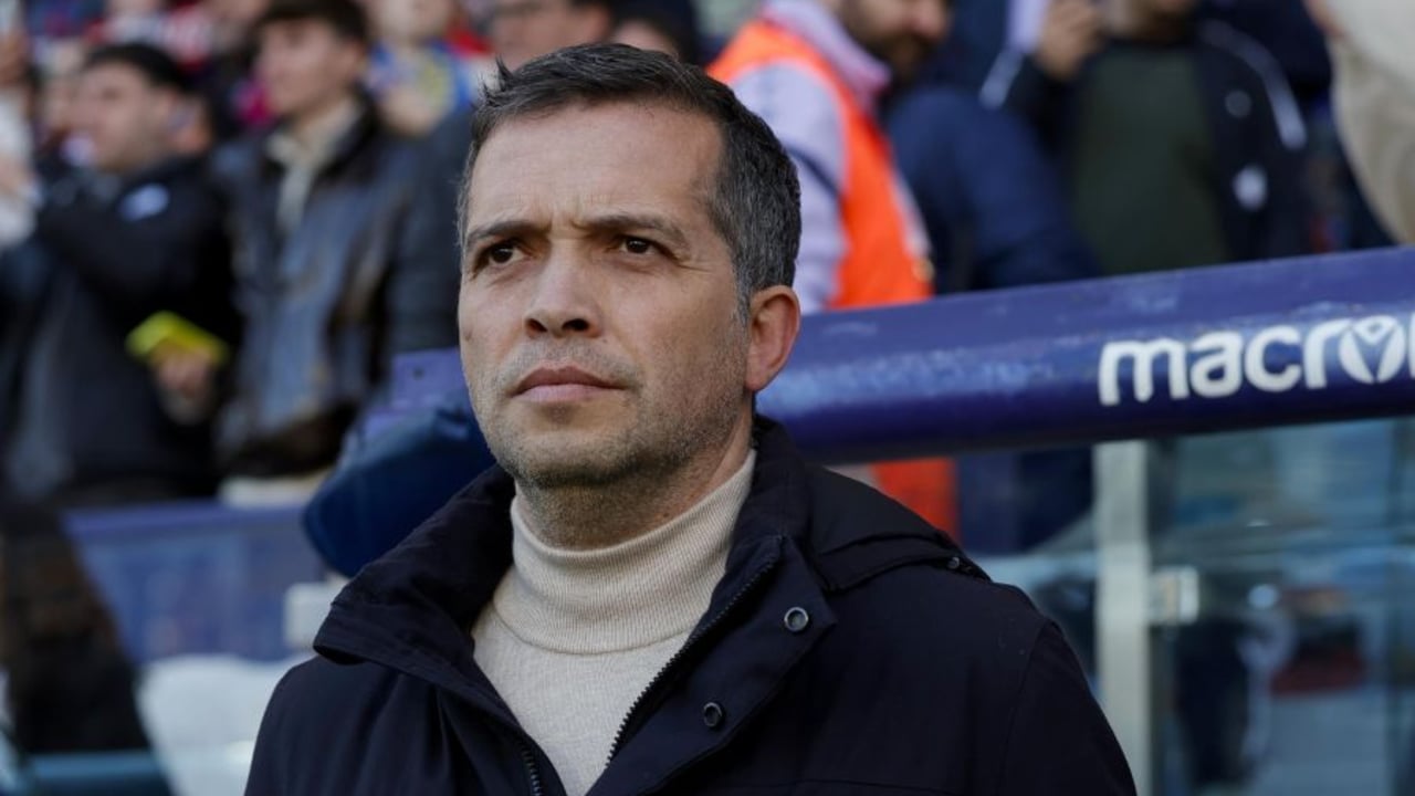 Luís Castro tranquiliza con Arriaga y Tunde y se rinde a Carlos Álvarez e Iker Losada: "Es muy inteligente y gana los espacios"