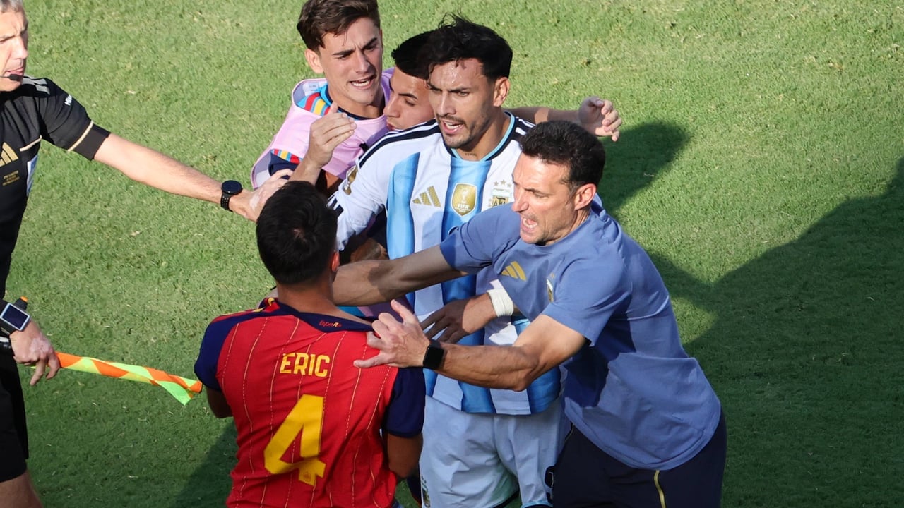 La FIFA reacciona y toma una decisión tras la tangana de la final del Mundial entre España y Argentina