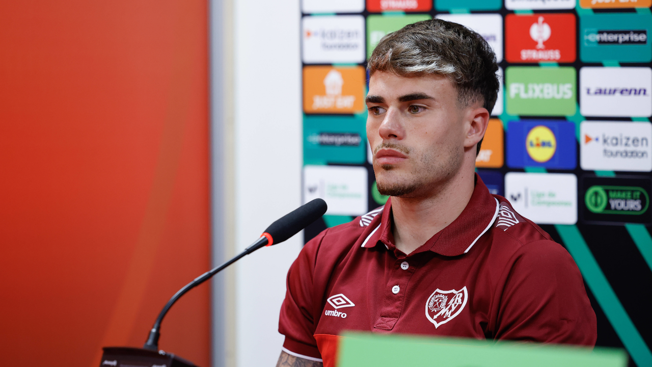 Pep Chavarría asume el papel del Rayo Vallecano ante el AEK en la Conference League