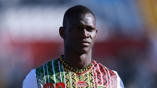 El Valencia cierra el fichaje del internacional con Mali, Aliou Dieng