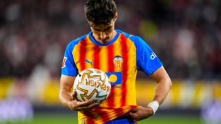 André Almeida, con su futuro en el aire, apuesta por seguir en el Valencia