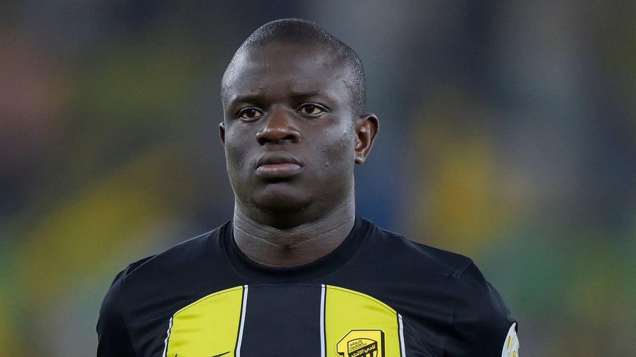 N'Golo Kanté podría unirse a Al-Ittihad mientras otros clubes muestran interés.