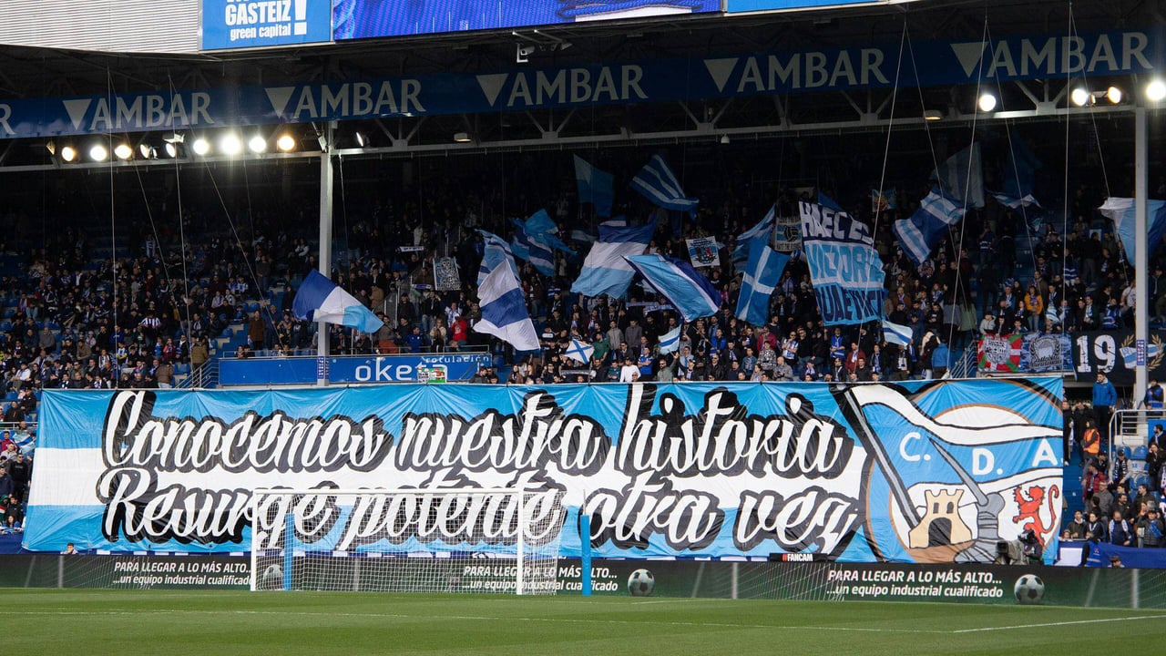 Mendizorroza condena los números de Coudet en el banquillo del Alavés