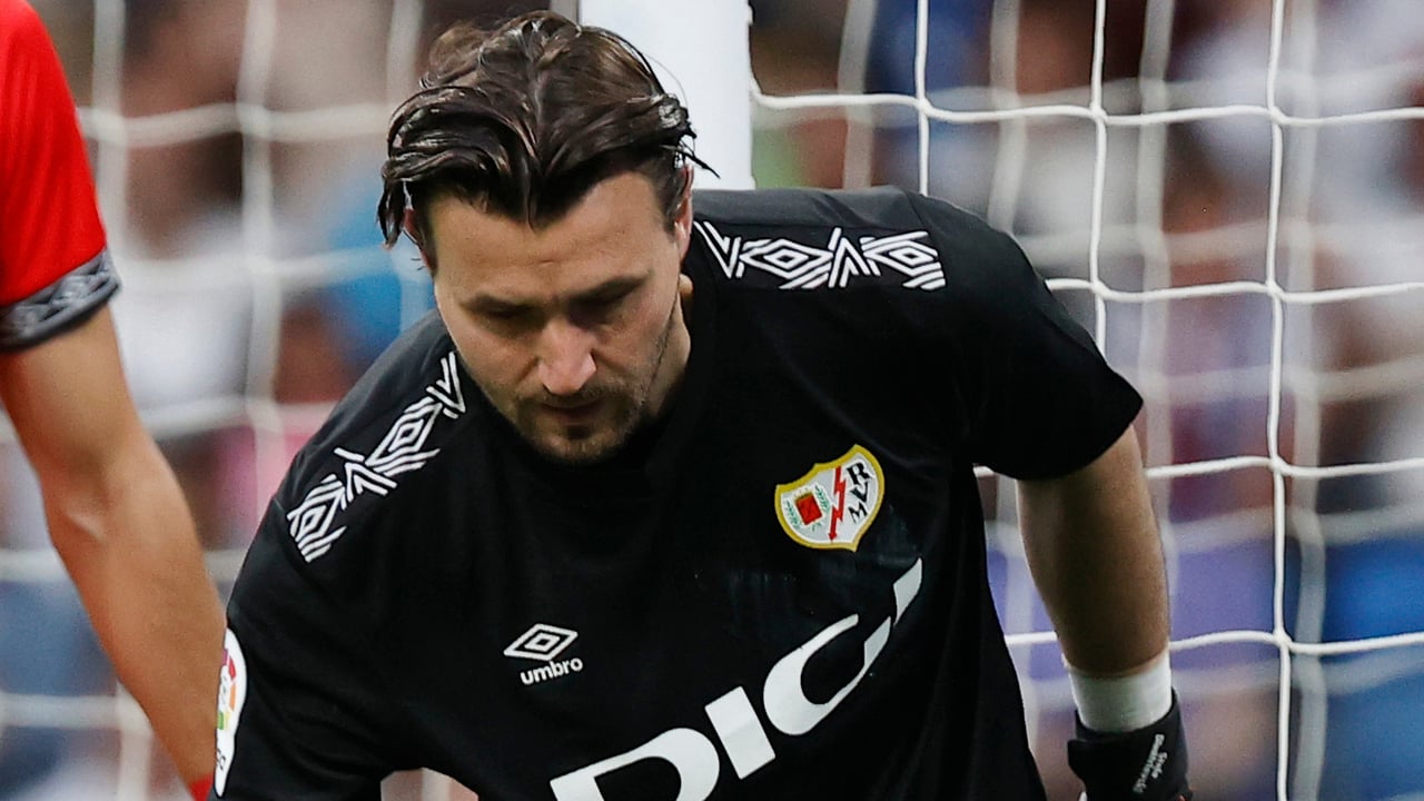 El sorprendente objetivo de Dimitrievski con el Rayo Vallecano