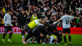 Valencia 3-2 Alavés: Hugo Duro amarga en el descuento un gran debut de Quique Sánchez Flores