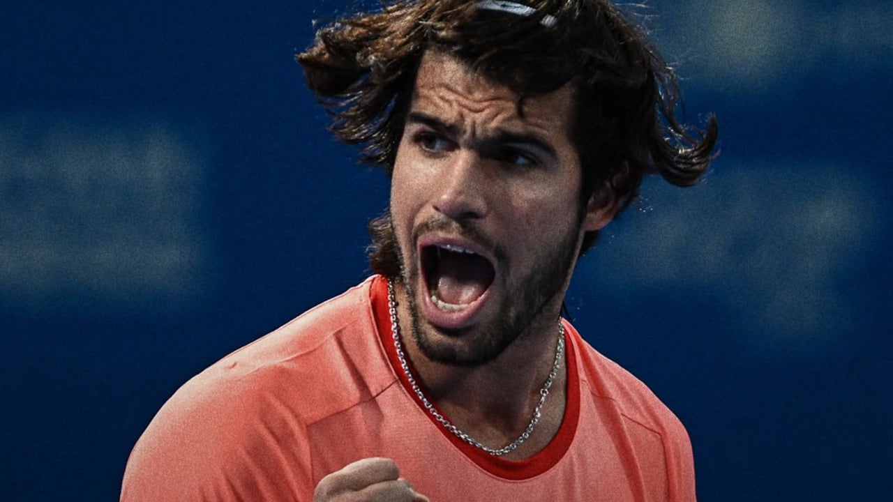 Carlos Alcaraz evita el descalabro total del tenis español