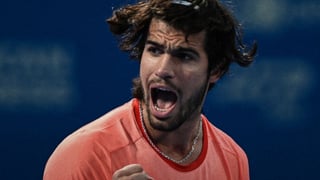 Carlos Alcaraz evita el descalabro total del tenis español