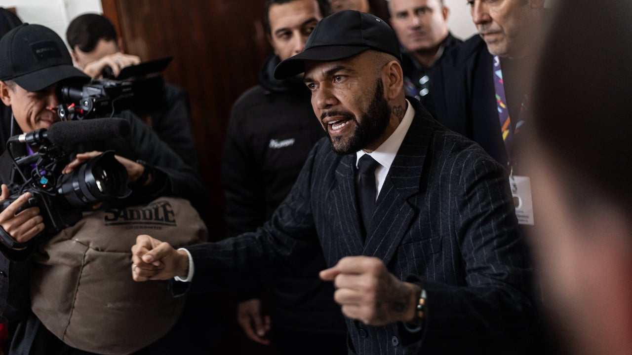 Dani Alves, ex de Sevilla y Barcelona, apoya a la ultraderecha: "Estoy haciendo política, la política de la obediencia. Estos días el Espíritu Santo estaba susurrando tu nombre"