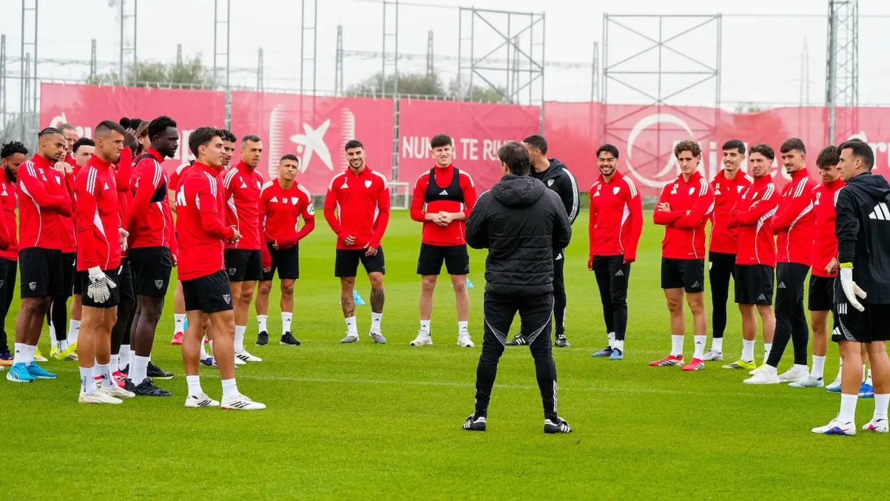 El Sevilla retoma los entrenamientos pendiente del estado físico de Rubén Vargas, Azpilicueta y Maupay