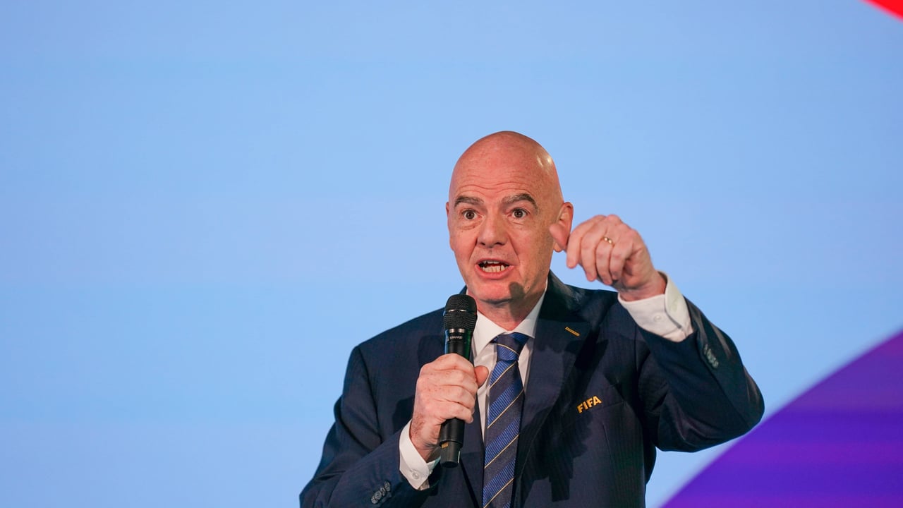Infantino se defiende y responde a las duras críticas tras la rebelión contra su plan para el Mundial