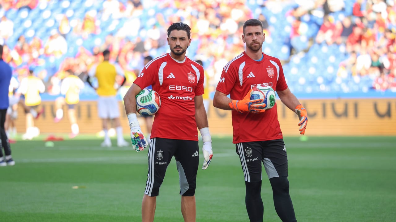 Una voz autorizada de España apuesta por Unai Simón por delante de David Raya: "Creo que sí, pero lo que decida el míster..."