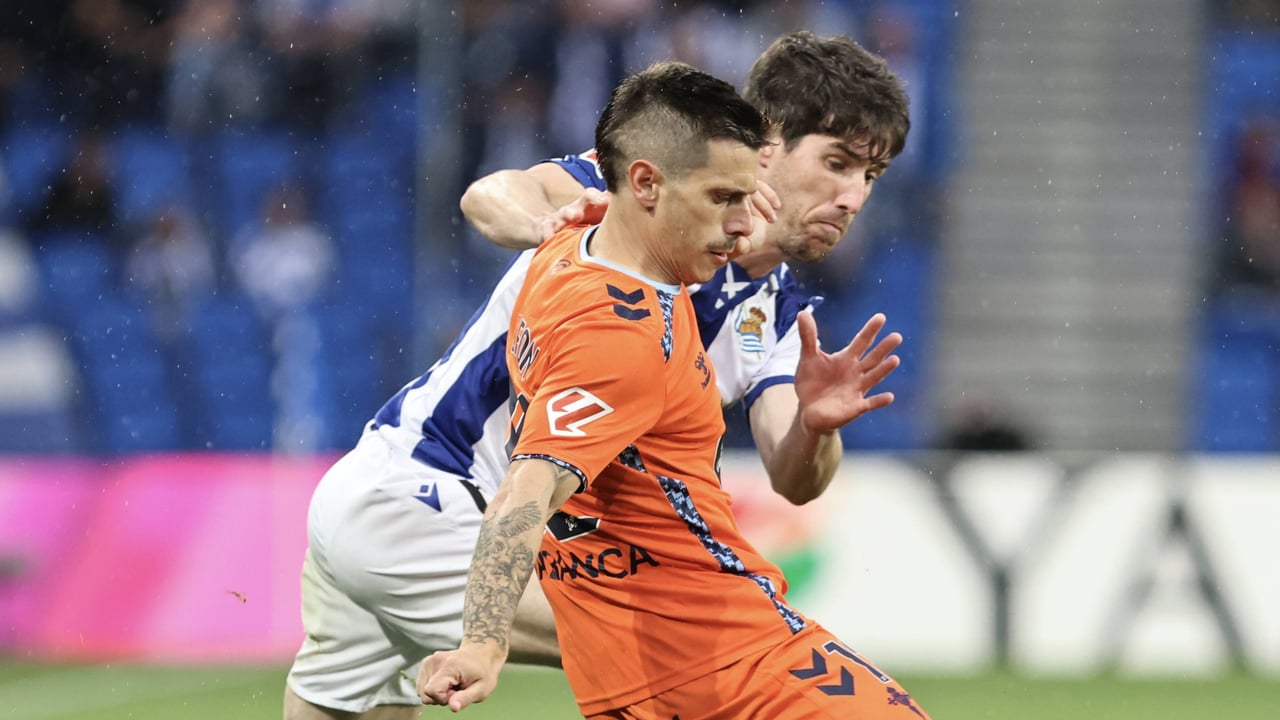 Alfon despeja el balón al ser preguntado por su futuro