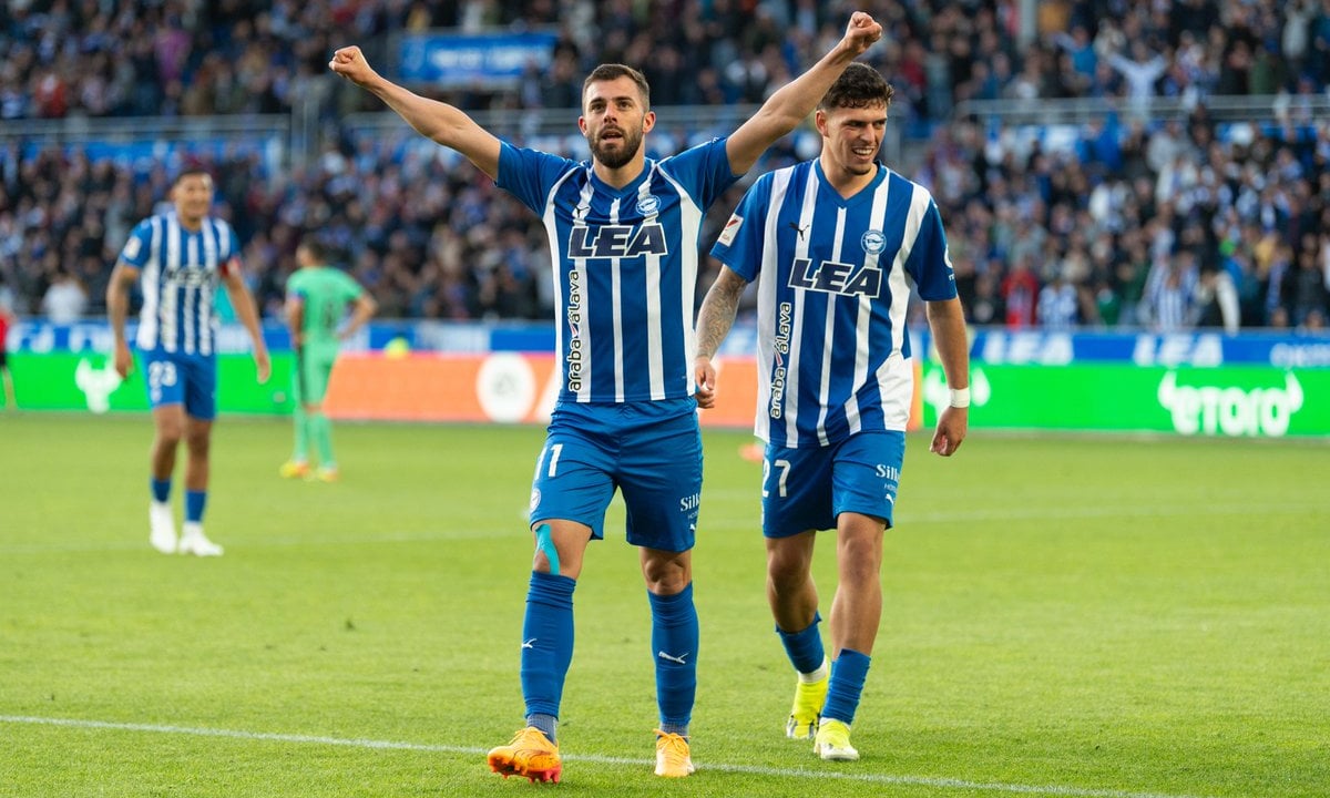 Osasuna, opción para Luis Rioja ante la complicada operación con el Valencia