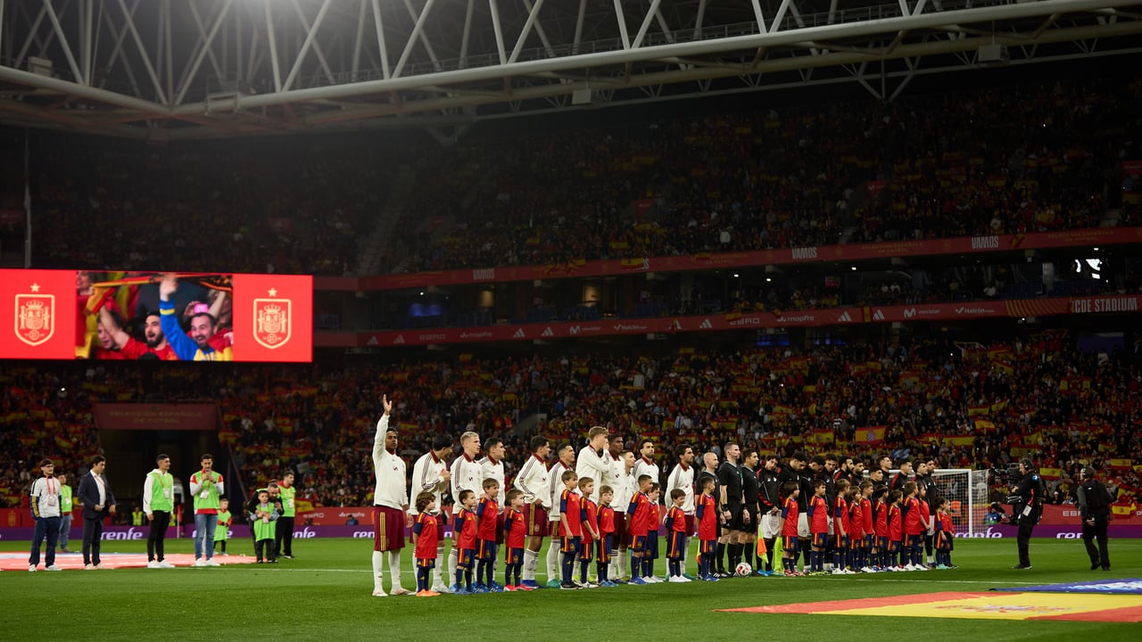 La FIFA actúa tras los insultos racistas en el España - Egipto y abre expediente a la RFEF