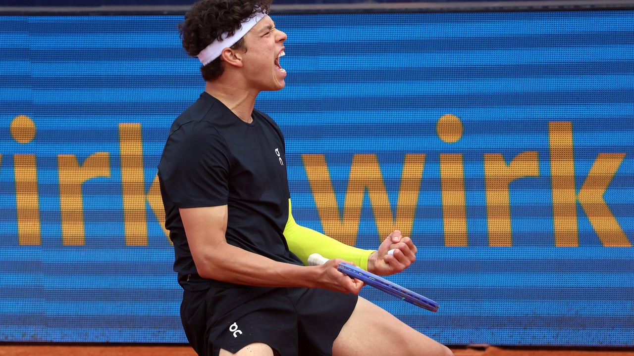 La perla del tenis da un golpe sobre la mesa