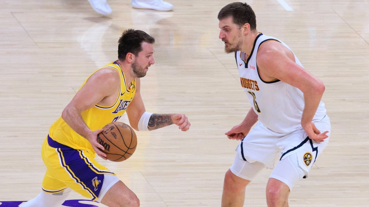 Luka Doncic deja contra las cuerdas a Nikola Jokic