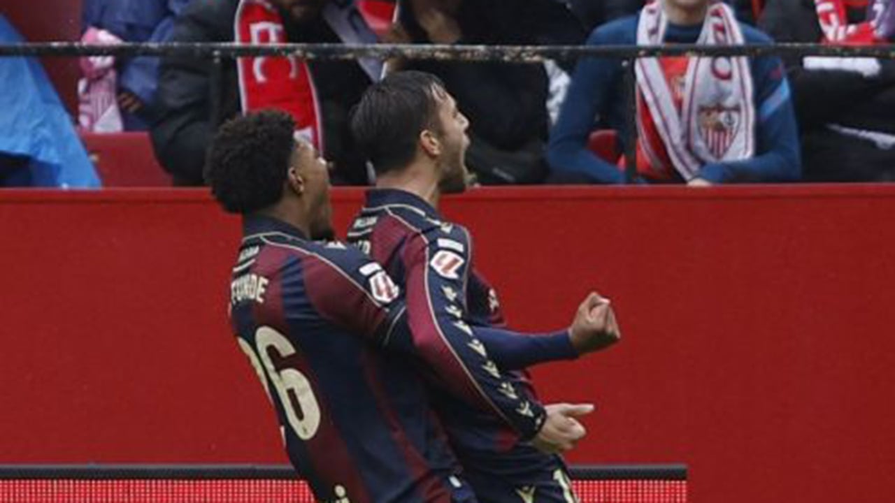 Iker Losada da esperanzas al Betis y enfada al Sevilla con un gesto a la grada