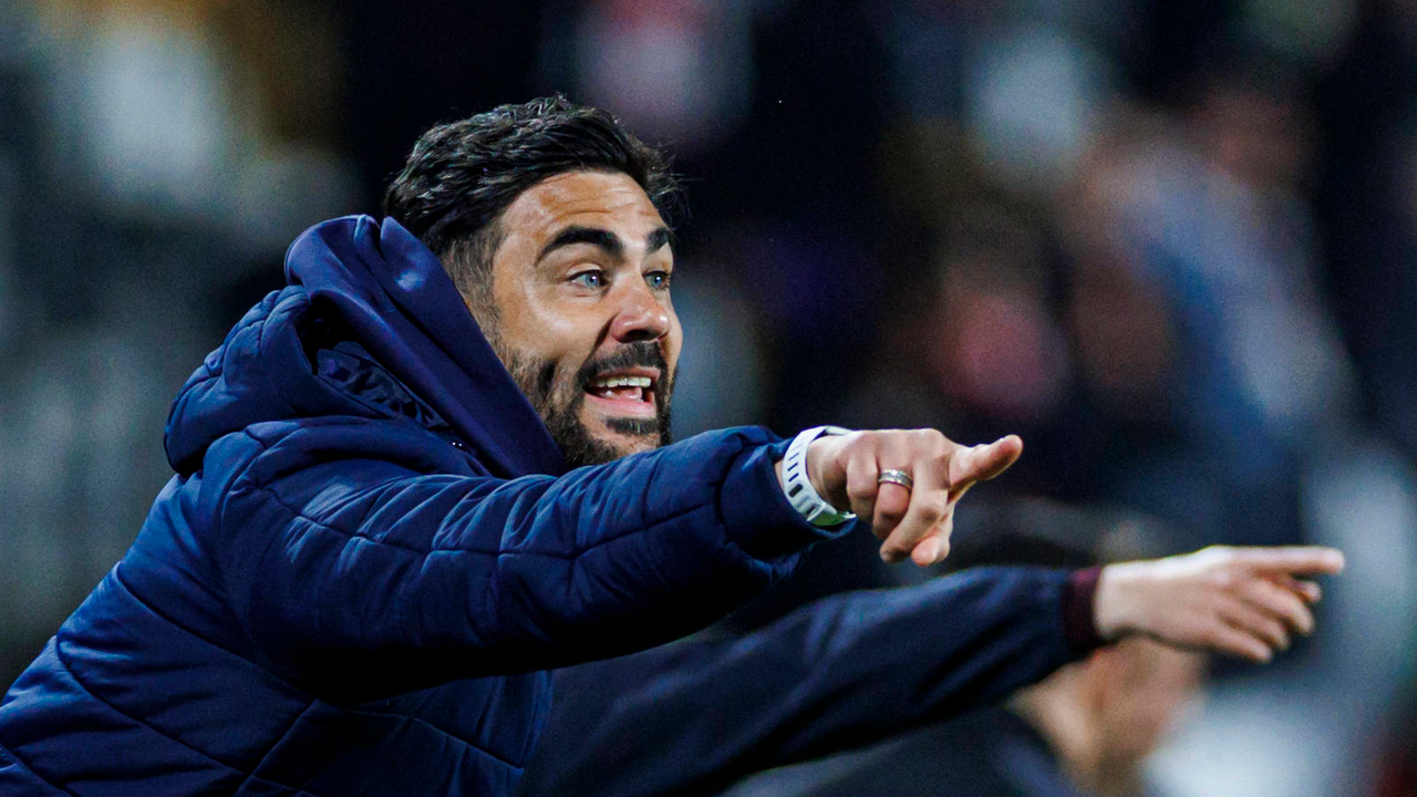 Vicente Iborra da un paso al frente en el Levante y será el entrenador que sustituya al sancionado Luis Castro