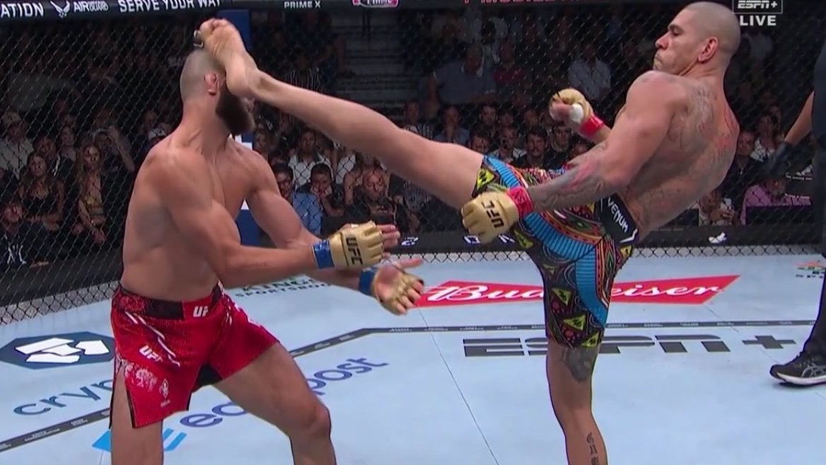 Álex Pereira salva la baja de Connor McGregor en un accidentado UFC 303