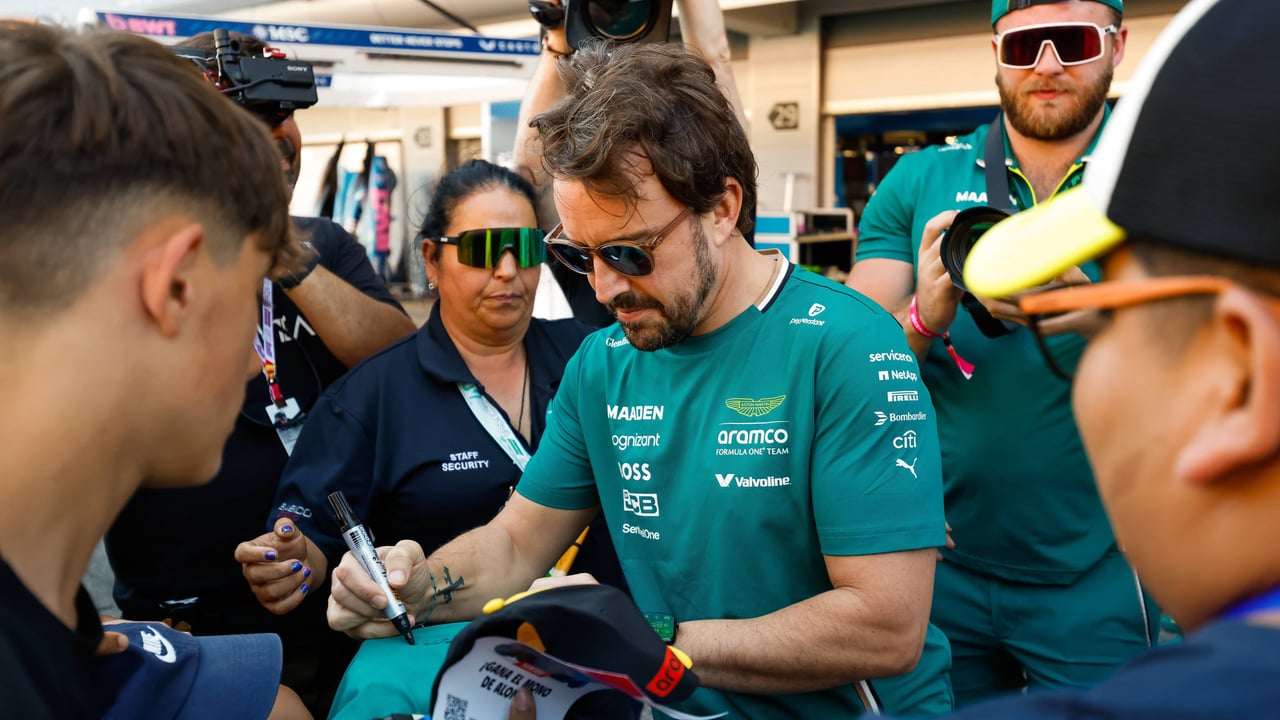 Fernando Alonso desata la ilusión en Barcelona