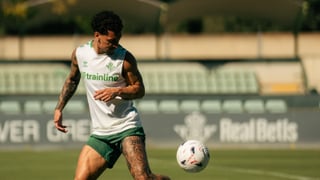 Otras cinco bajas marcan el improvisado entrenamiento del Betis tras la suspensión del amistoso contra el Ceuta