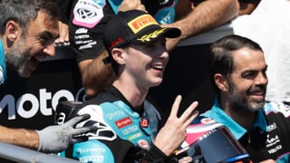 Máximo Quiles repite gloria en Moto3 en el día del estreno de David Alonso en Moto2