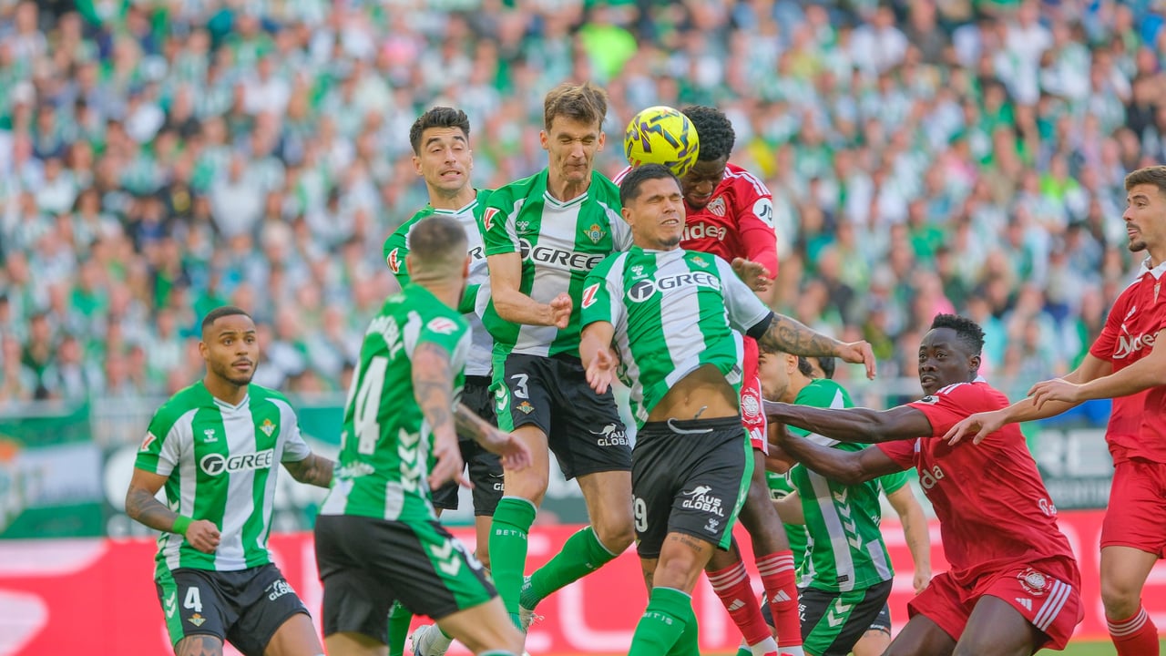 El Sevilla reduce aún más su LCPD y sigue siendo el más bajo de Primera; el Betis, quinto, lo aumenta y fija un nuevo récord