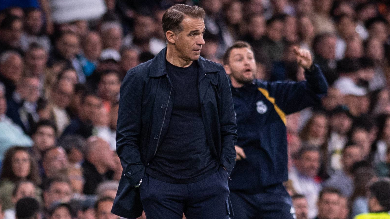 García Plaza marca el plazo del Deportivo Alavés