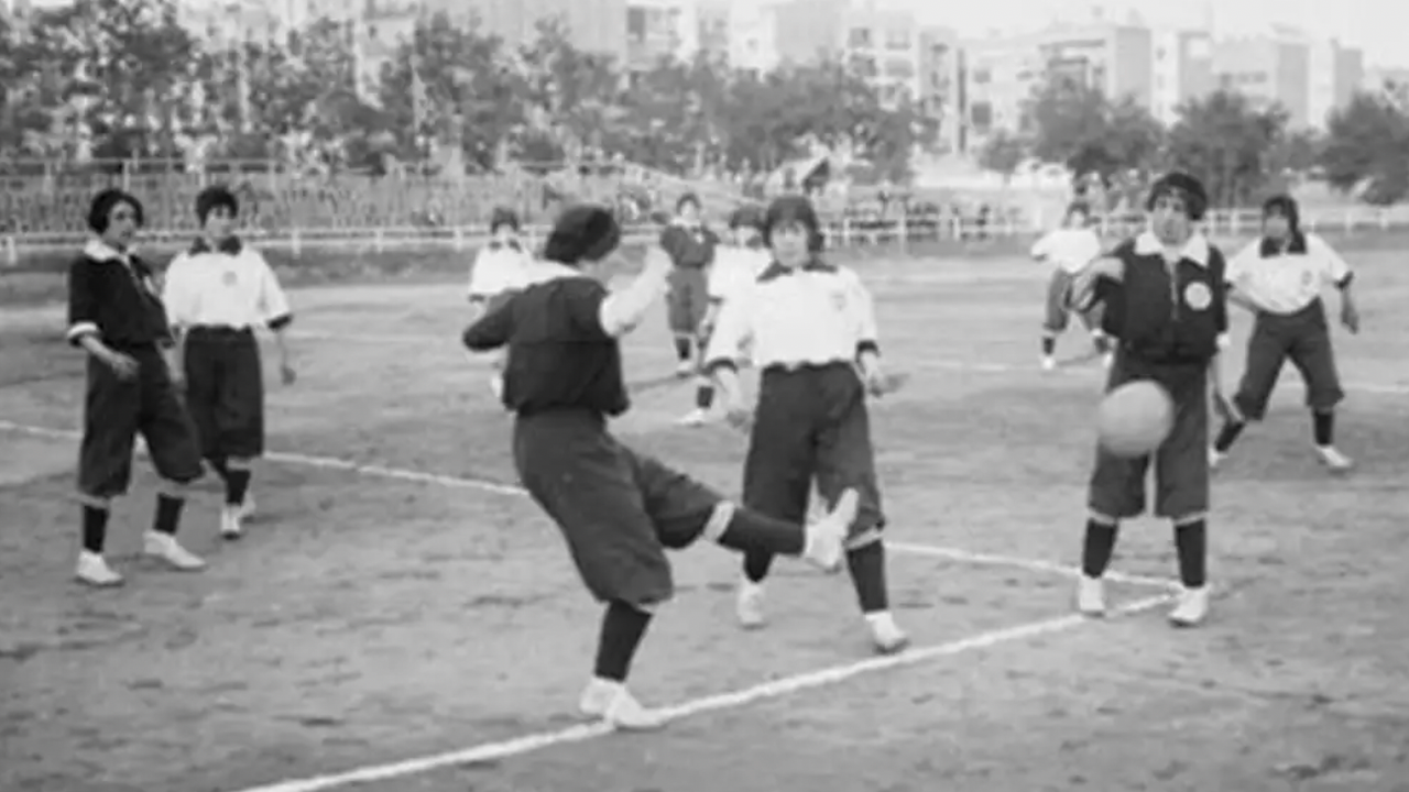 Nita, la mujer que tuvo que convertirse en hombre para jugar al fútbol