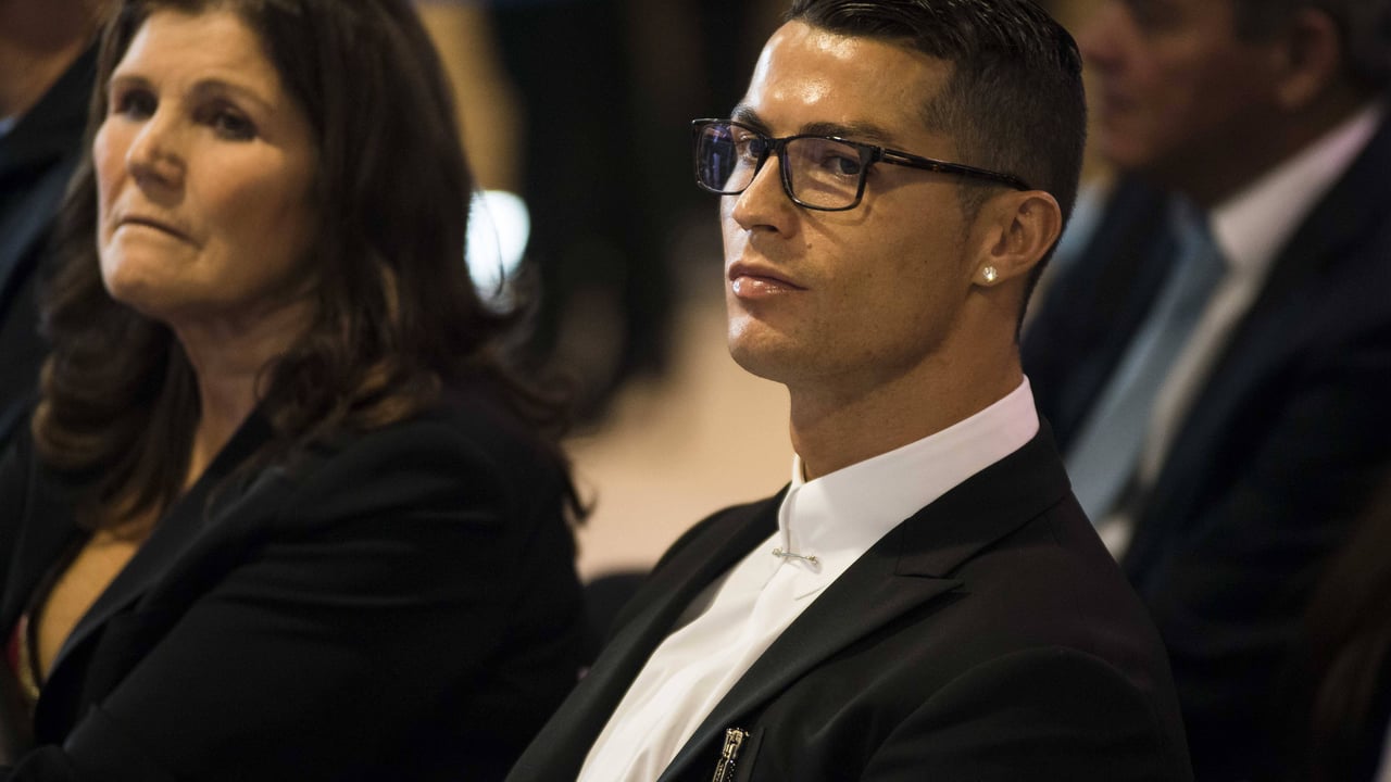 Dolores Aveiro, madre de Cristiano Ronaldo, rompe su silencio: "Siempre ha sido el héroe de Portugal, no lo están valorando. Dios se encargará de ello"