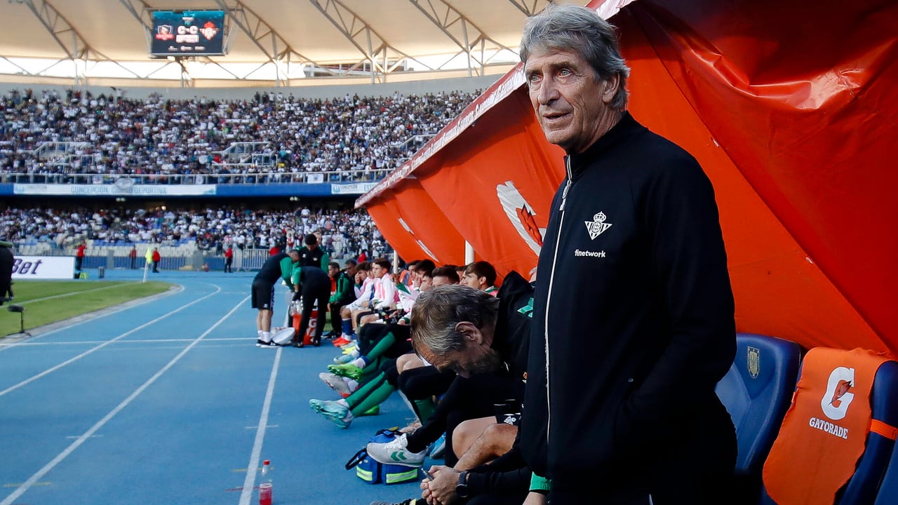 El seleccionador de Chile admite contactos frecuentes con el técnico del Betis, Manuel Pellegrini