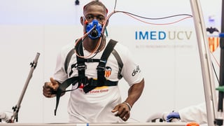 Dieng: "Mis dos hijos son gemelos, van a cumplir tres años, están contentos y orgullosos de que esté en Valencia"