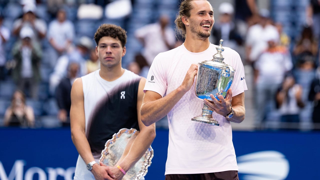 Zverev gana y Shelton critica
