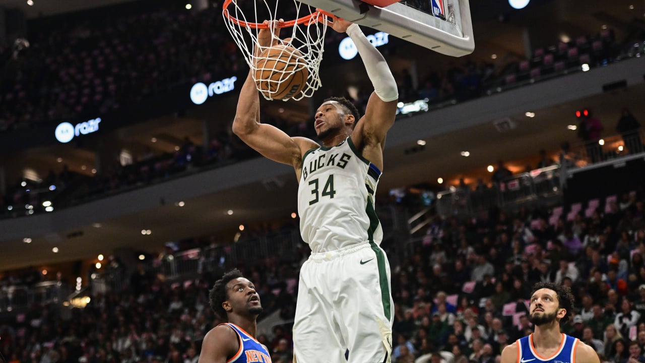 Giannis Antetokounmpo corta por lo sano