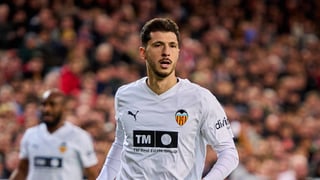 El efecto-dominó con Guido Rodríguez: puede darse una salida en el Valencia