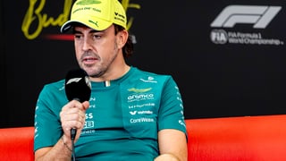 Fernando Alonso confirma que seguirá en Aston Martin, pero no resuelve el enigma