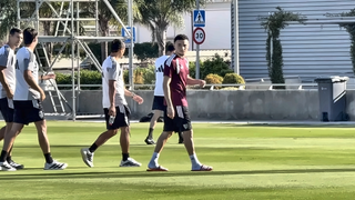 Kike Salas y Vargas protagonizan la segunda sesión del Sevilla en el largo parón sin Luis García Plaza