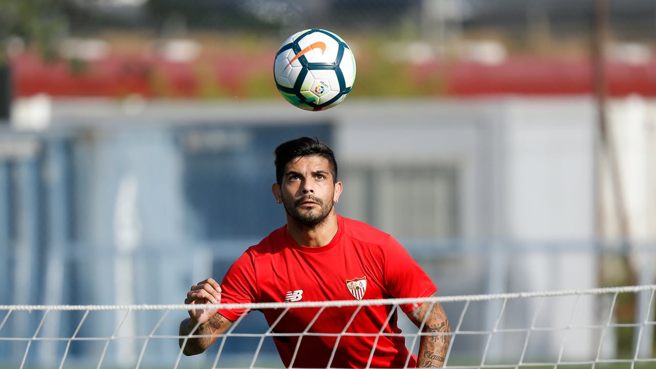Banega, deseado en Argentina, piensa distinto