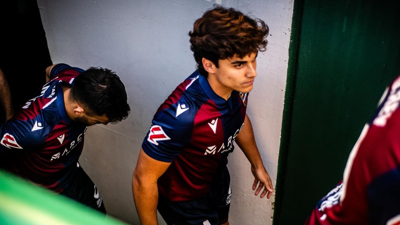 La elegancia de Carlos Álvarez: "¿Volver al Sevilla? Nunca digas nunca"